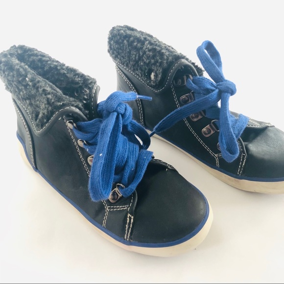 1 for $15 or 2/$20 SHOE SALE! Ruum Black High Top Sneakers - Boys 1 - Picture 1 of 5
